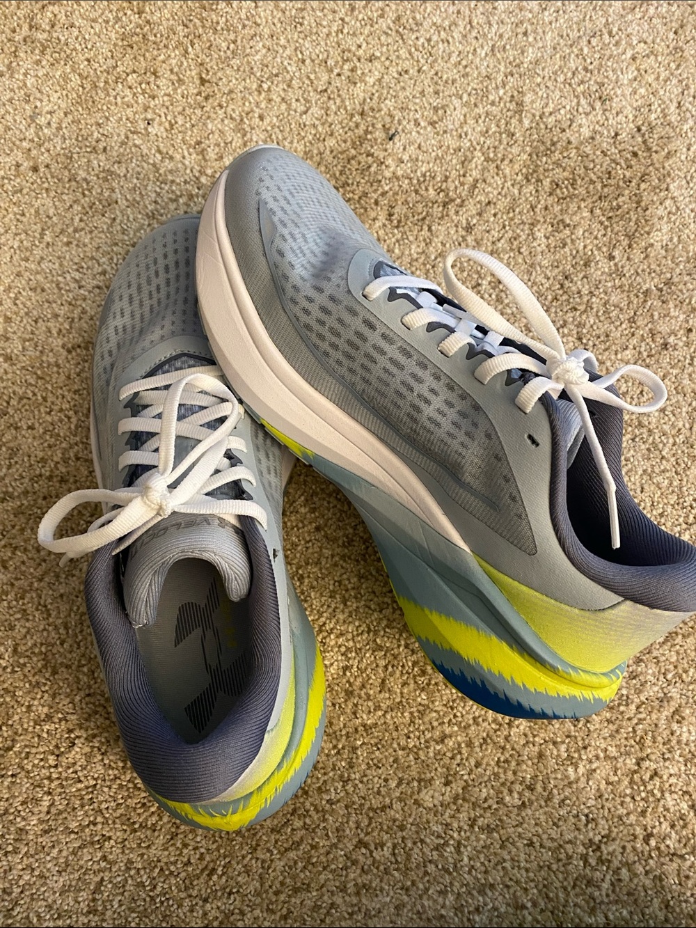 Under Armour Velociti Pace